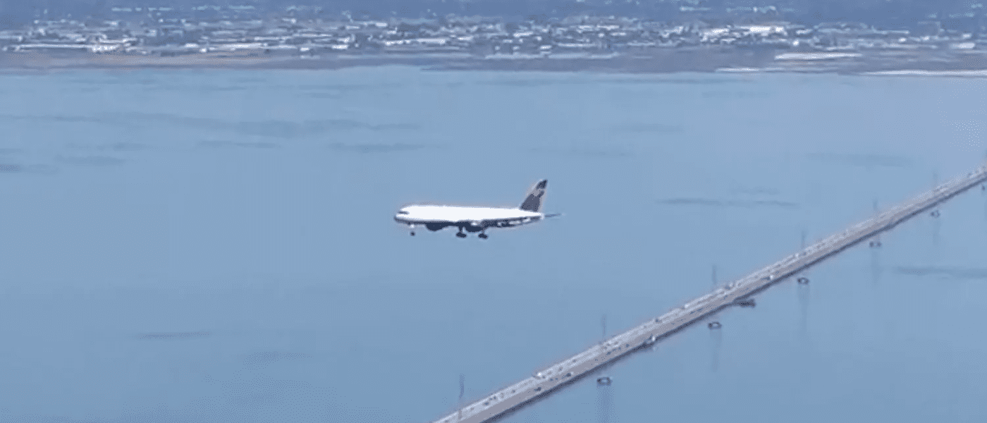 VÍDEO: Desafia a Lógica; Avião Parece Estar Parado no Céu