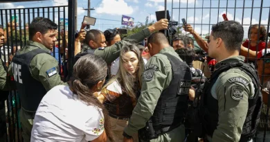 Justiça acusa família de Deolane de financiar manifestantes em frente à prisão