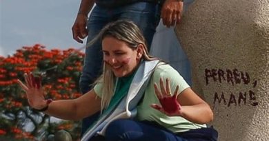 Fux interrompe julgamento de mulher que pichou “perdeu, mané” no 8 de janeiro