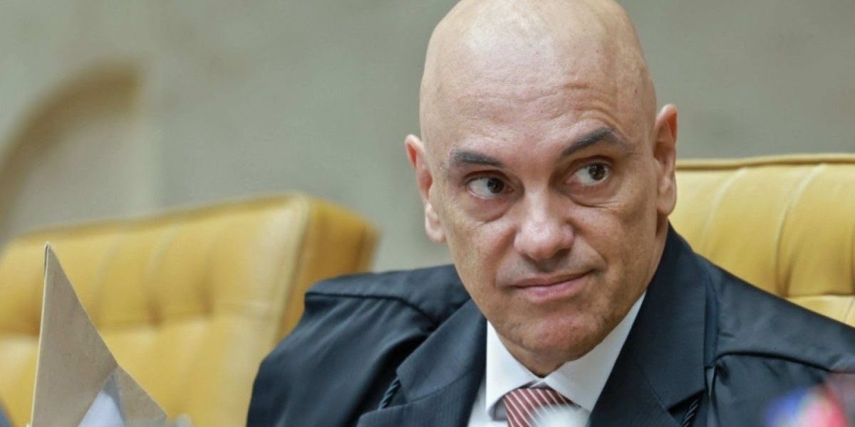 Moraes pede opinião da PGR sobre apreensão do passaporte de Eduardo Bolsonaro
