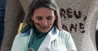 STF condena mulher que pichou estátua da Justiça a 14 anos de prisão por participação nos atos de 8 de janeiro