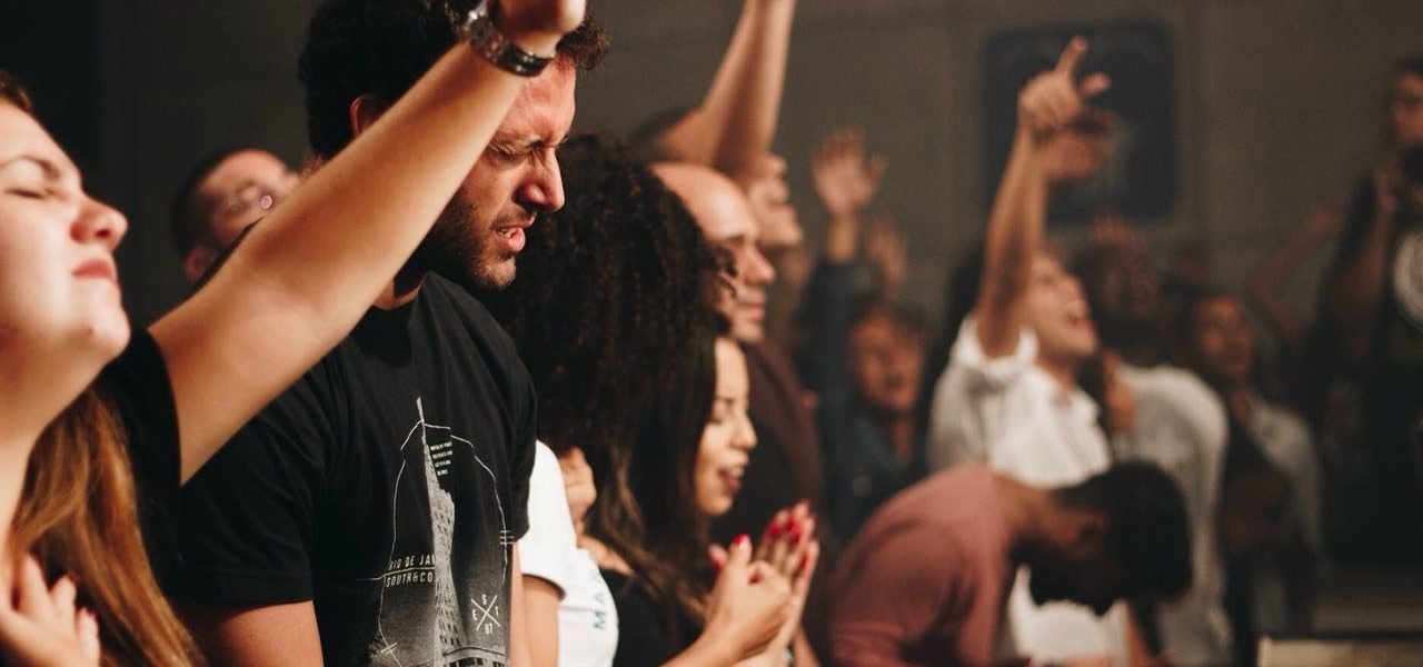Cultos evangélicos em universidades públicas: resistência, diversidade e novos debates