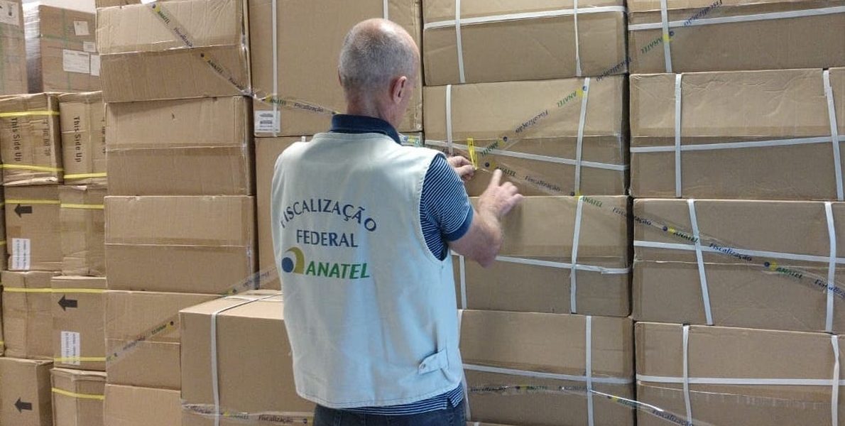 Anatel apreende mais de 3 mil eletrônicos irregulares e amplia ofensiva contra pirataria em marketplaces