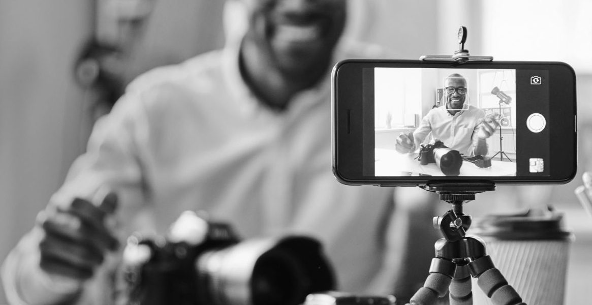 O movimento da “anti-influência”: quando ser real vale mais que vender