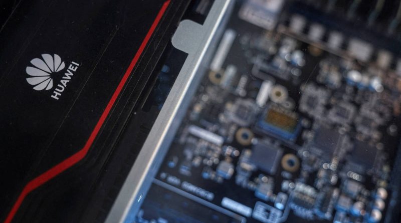 Sob pressão dos EUA, Brasil aprofunda parceria com Huawei em inteligência artificial