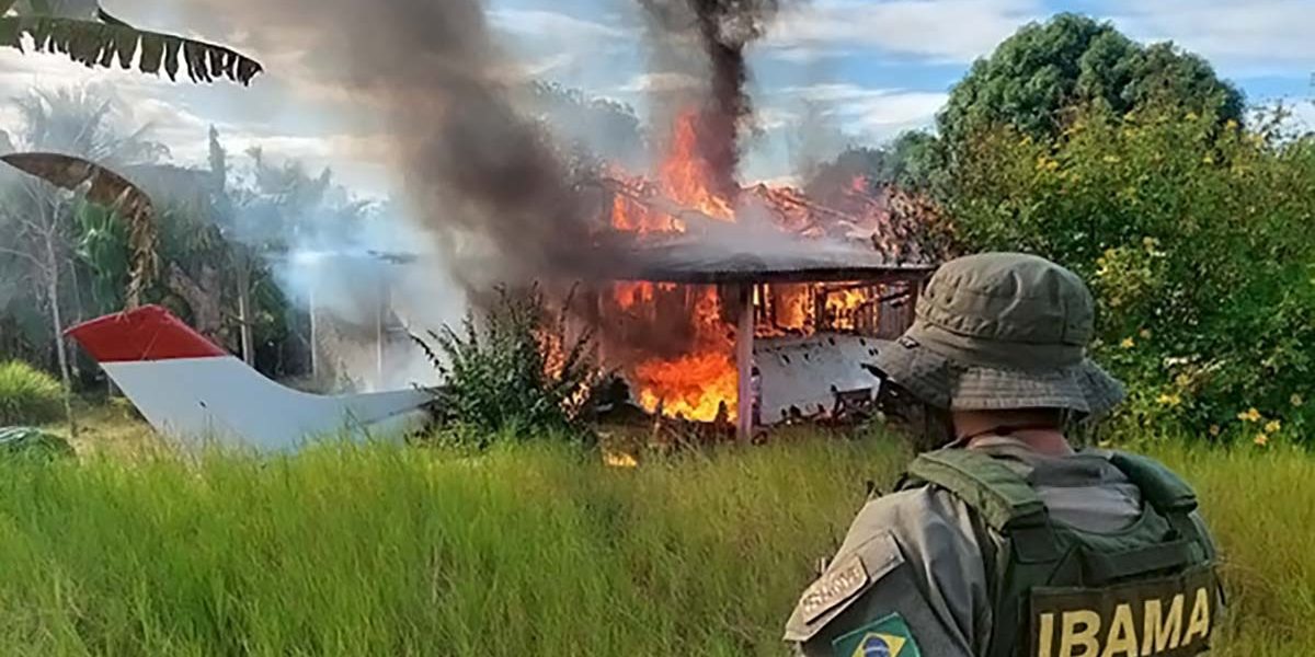 Ibama destrói avião usado em garimpo ilegal e proprietário exige indenização