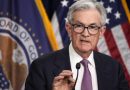 Presidente do Fed pede que estudantes defendam a democracia e alerta contra ataques à liberdade acadêmica