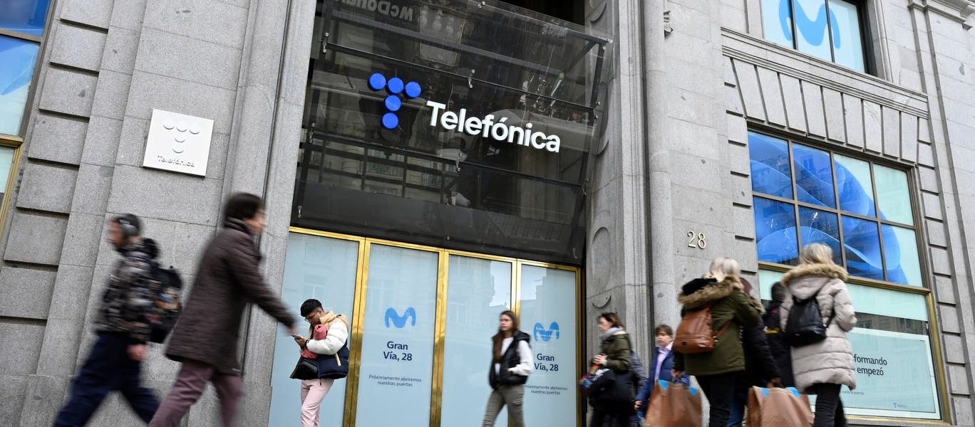 Espanha enfrenta apagão de internet e telefonia que afeta emergências e serviços públicos