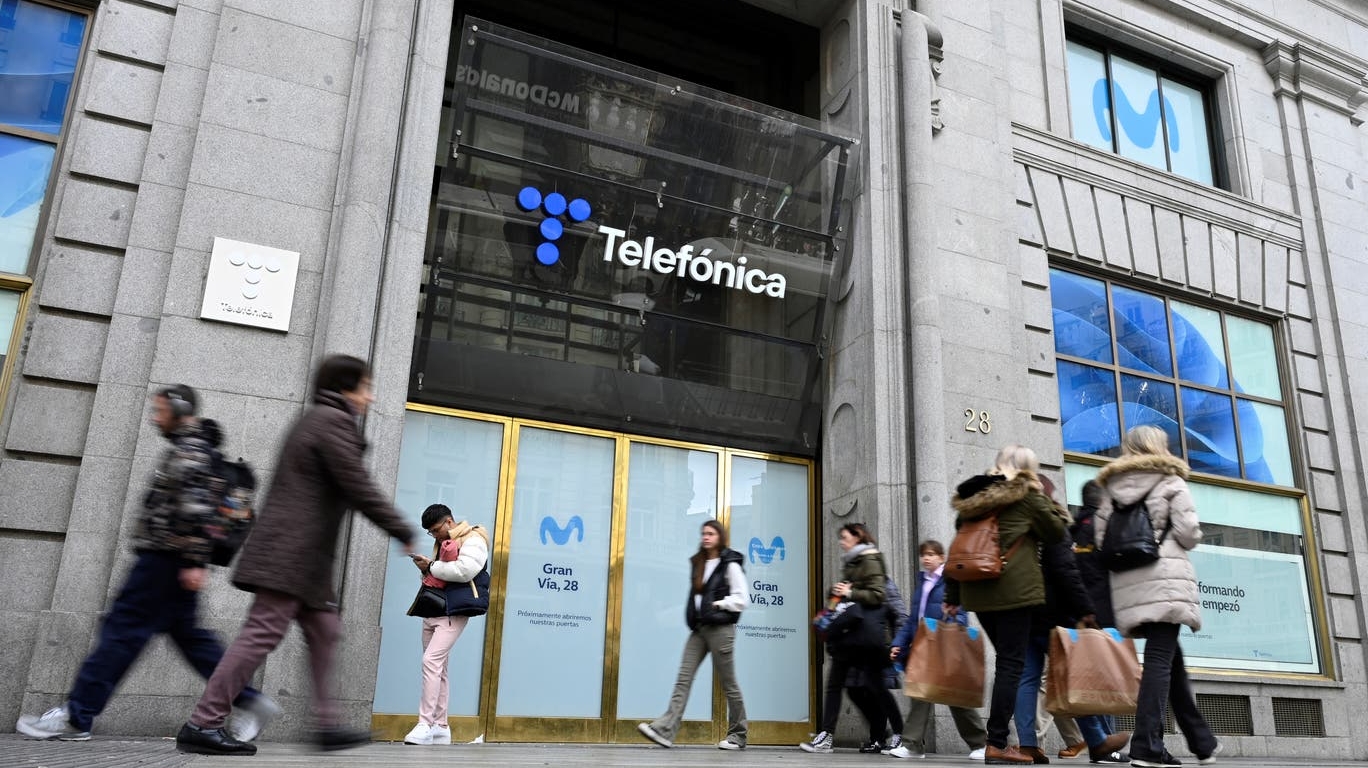 Espanha enfrenta apagão de internet e telefonia que afeta emergências e serviços públicos