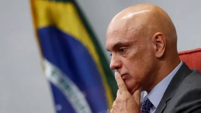 “Olá, Alexandre”: ex-assessor de Trump provoca Moraes após EUA anunciarem restrições de visto para autoridades estrangeiras