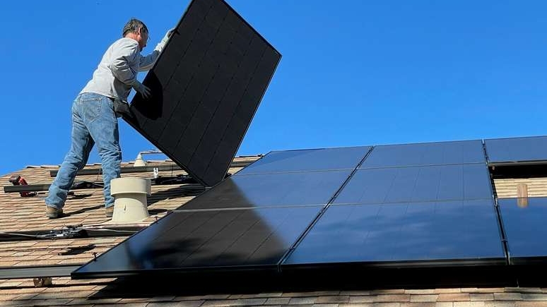 China transforma telhados em usinas solares e supera Europa em tempo recorde