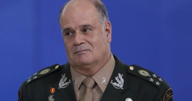 Ex-comandante do Exército confirma ao STF que Bolsonaro apresentou minuta golpista e estado de sítio após perder eleições