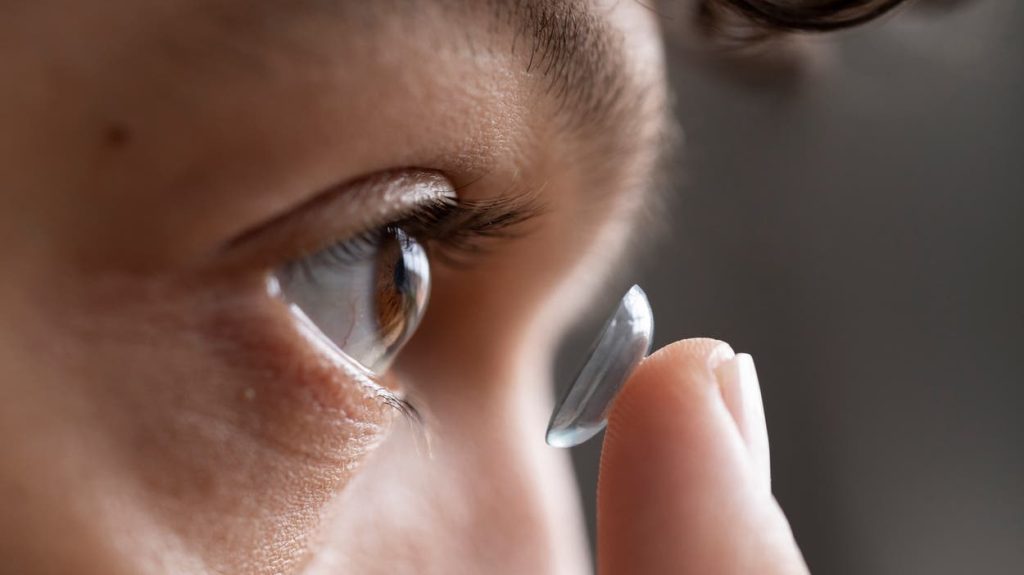 Lentes de contato com “visão noturna” prometem enxergar no escuro — até de olhos fechados Lentes de contato com “visão noturna” prometem enxergar no escuro — até de olhos fechados