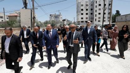 Exército de Israel atira contra delegação diplomática com representantes de mais de 20 países, incluindo o Brasil Exército de Israel atira contra delegação diplomática com representantes de mais de 20 países, incluindo o Brasil