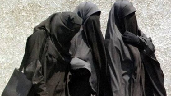 Prisão disfarçada: Arábia Saudita mantém meninas e mulheres em centros de “reabilitação” por desobediência e abuso