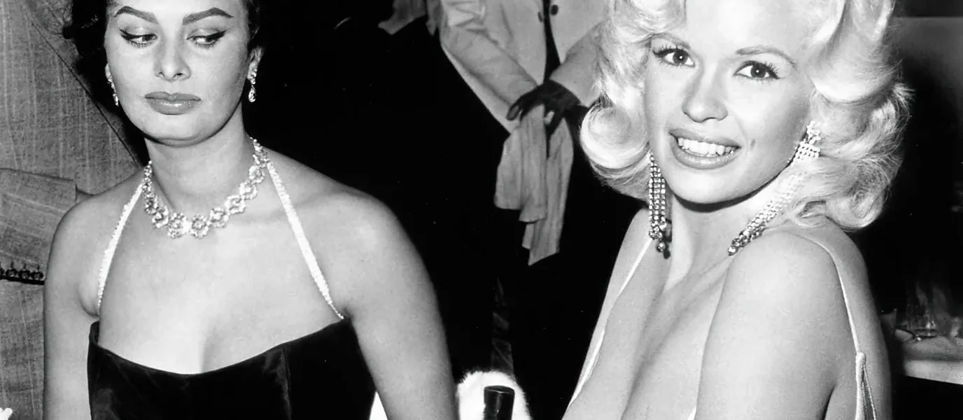 O “olhar de lado” que marcou Hollywood: a história por trás da foto