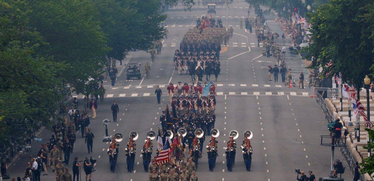 Exército americano realiza megadesfile militar em Washington