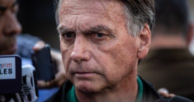 Bolsonaro confirma envio de R$ 2 milhões para Eduardo nos EUA