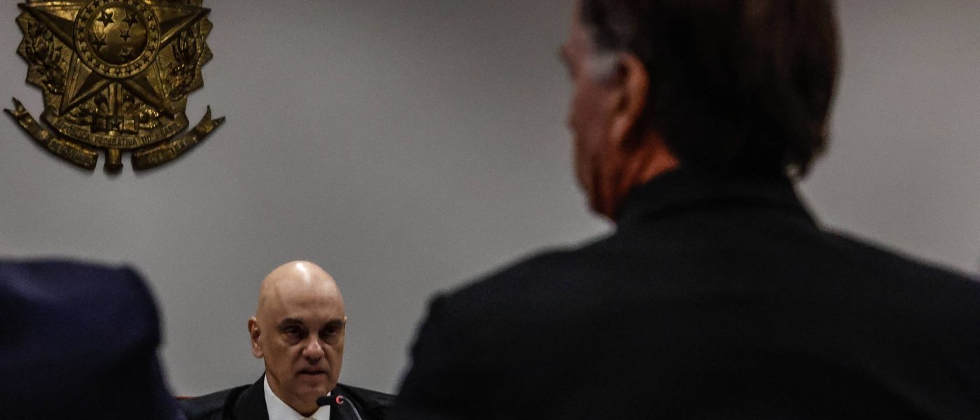 Direita ignora fala de Bolsonaro sobre “malucos” e o exalta como vítima de “forças malignas”