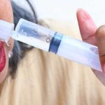 Idosa morre após contrair ameba comedora de cérebro em lavagem nasal Idosa morre após contrair ameba comedora de cérebro em lavagem nasal