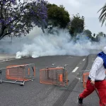 Protestos violentos eclodem após operação do ICE em Los Angeles Protestos violentos eclodem após operação do ICE em Los Angeles
