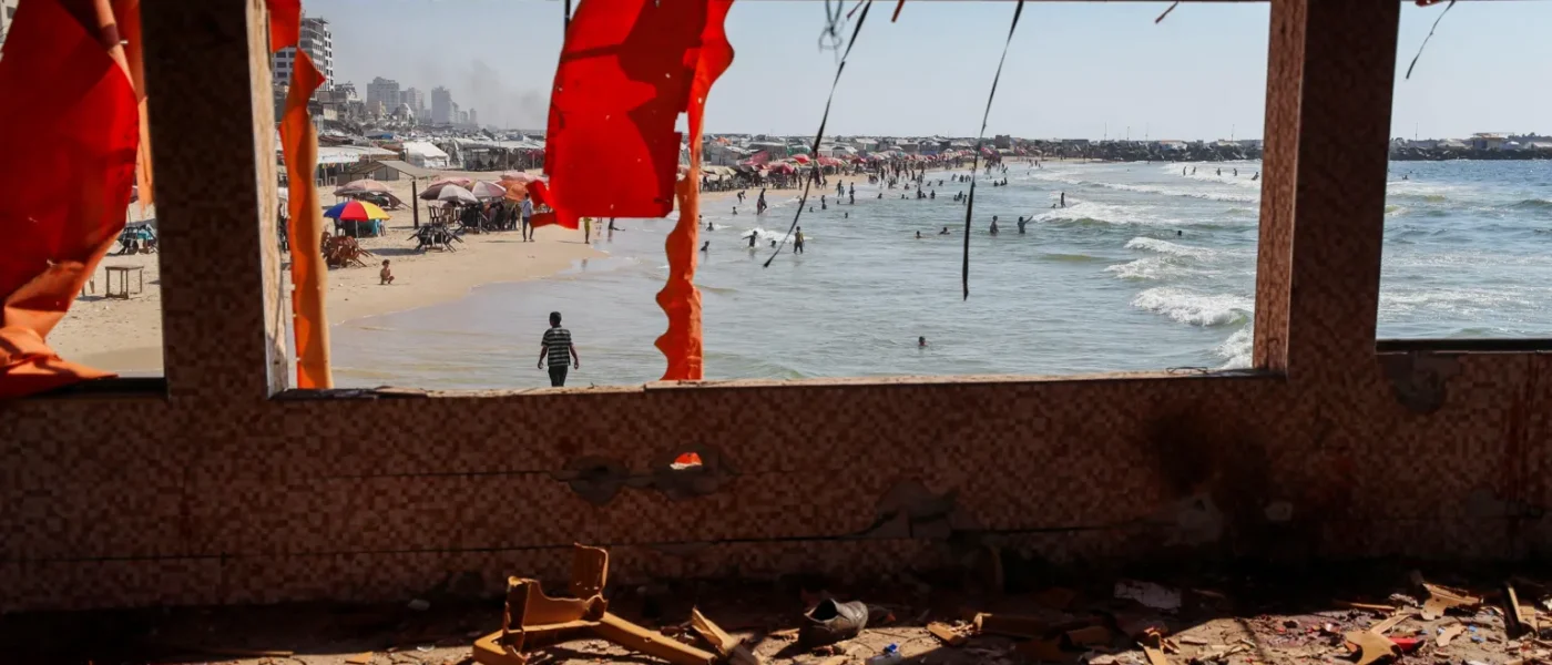 Ataque Israelense a Cafeteria em Gaza Mata Dezenas de Civis e Comandante do Hamas