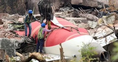 “Por que você desligou o combustível?”: diálogos revelam erro humano em queda de avião da Air India que matou 260 “Por que você desligou o combustível?”: diálogos revelam erro humano em queda de avião da Air India que matou 260