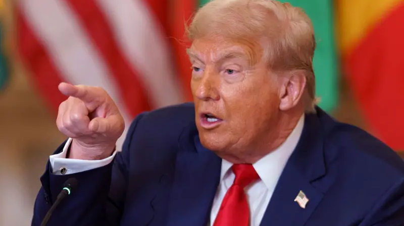 ‘Drástica’, ‘exaltada’ e de cunho ‘pessoal’: nova tarifa de Trump ao Brasil repercute mal na imprensa internacional