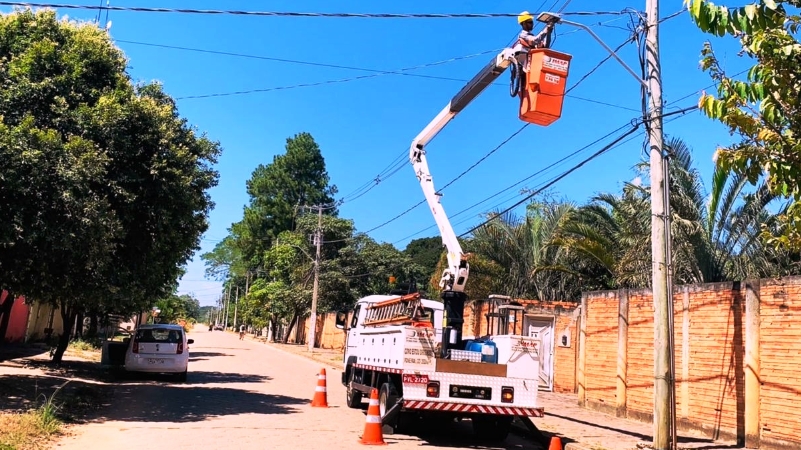 A guerra dos postes: Consórcio e ‘cidade-laboratório’ são propostos para resolver o caos dos fios no Brasil