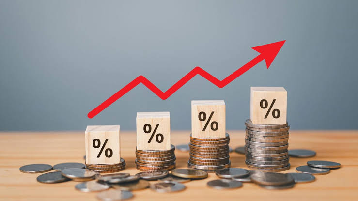 Mercado projeta inflação abaixo de 5% em 2025 pela primeira vez no ano