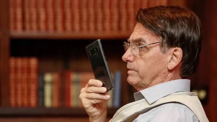 Mensagens reveladas pela PF mostram os planos de Bolsonaro para “salvar” sua própria pele