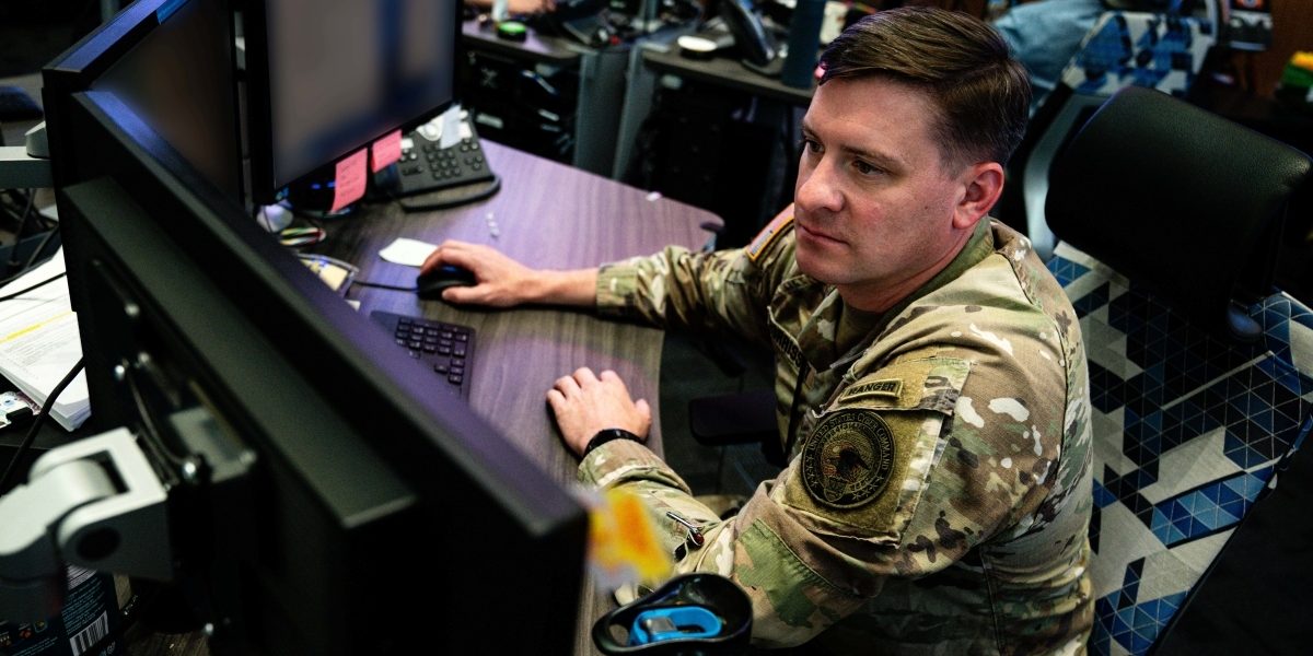 Força Total: Otimizando o Comando Cibernético dos EUA para o Combate Futuro