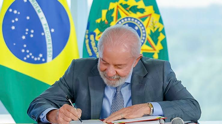 Lula Condiciona 2026 à Saúde e Inicia Jogo Sucessório no PT