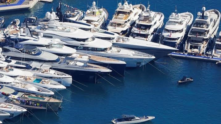 Estudo Revela ‘Sistema Tributário Secreto’ dos Super-Ricos: 0,001% Ganham R$ 300 Mil por Dia e Pagam Menos Imposto