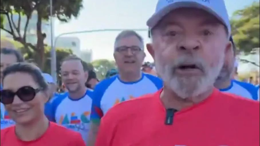 Na comemoração dos 95 anos do MEC, Lula afirma que educação é a revolução do governo, com apoio dos professores