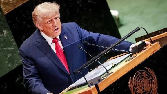 Trump alega ‘sabotagem’ na ONU após falhas em escada rolante e teleprompter e exige investigação