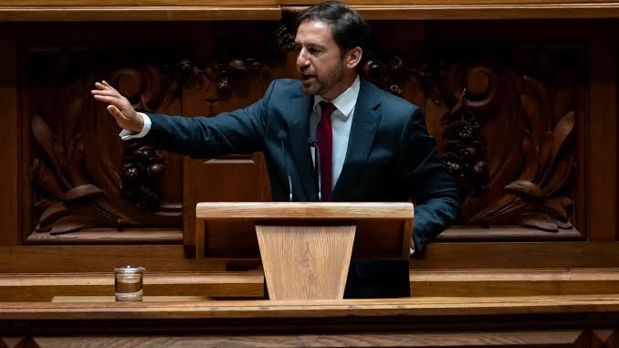 Crise diplomática: Político português de direita ataca Gilmar Mendes e manda Brasil “pôr ordem em casa”