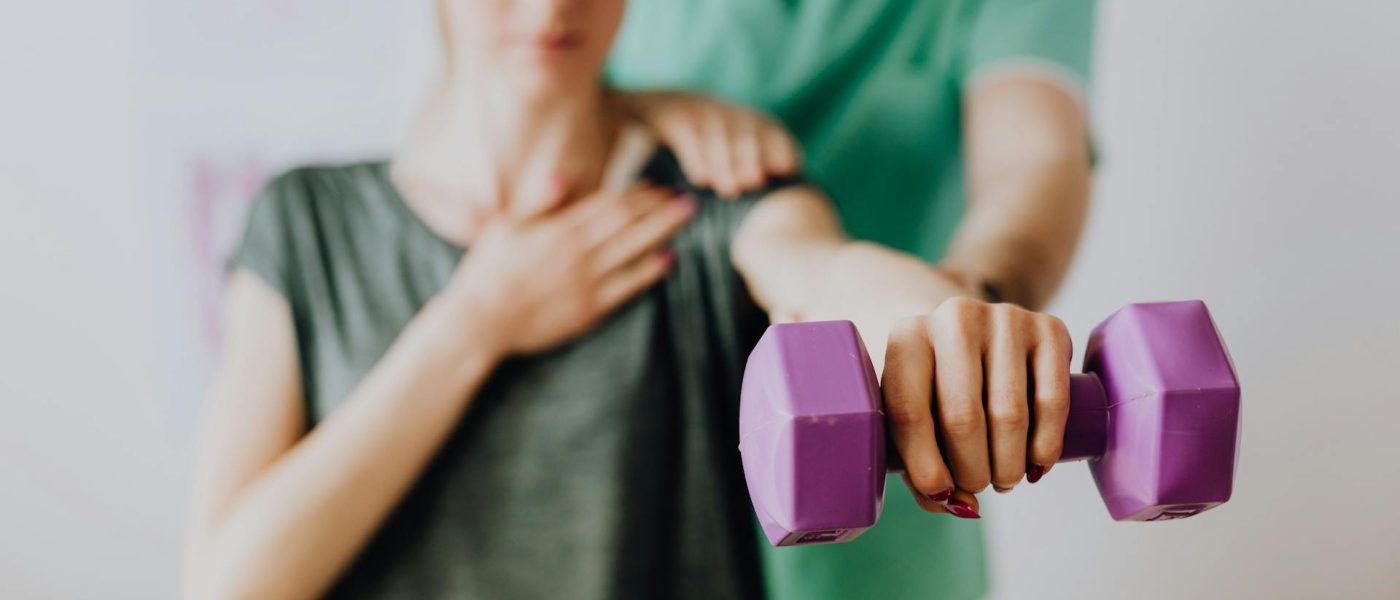 Outubro Rosa além do laço: A fisioterapia como arma secreta na reconstrução da vida após o câncer de mama