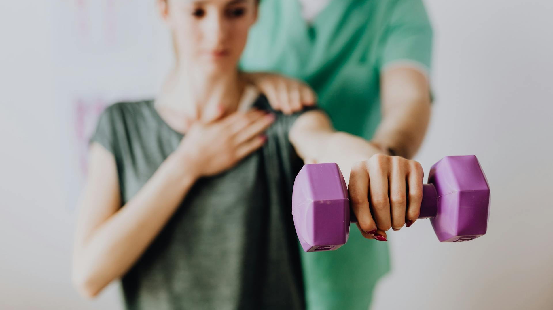 Outubro Rosa além do laço: A fisioterapia como arma secreta na reconstrução da vida após o câncer de mama