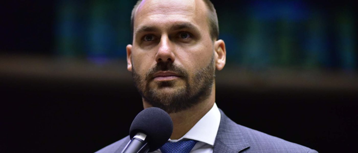 Moraes determina defesa prévia de Eduardo Bolsonaro por Defensoria em caso de coação