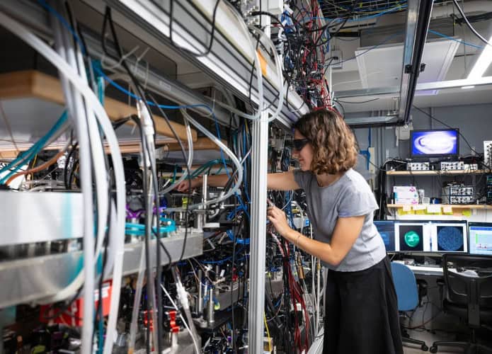Supercomputador quântico quebra recordes e opera à temperatura ambiente