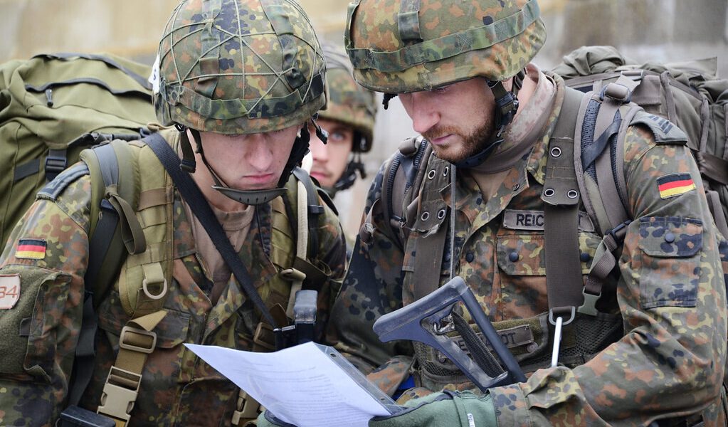 Alemanha destaca 45ª Brigada Blindada na Lituânia com 12 mil drones kamikaze e o Leopard 2A8