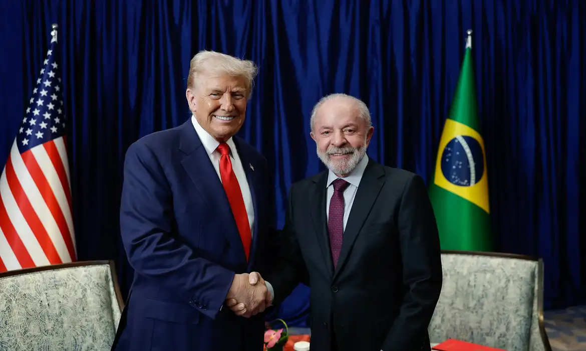 Trump recua e suspende tarifas de 40% sobre café, carne e frutas do Brasil