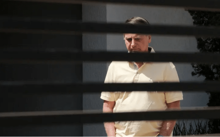 Bolsonaro Cumpre Pena na PF em Brasília: Detalhes da Sala de Custódia