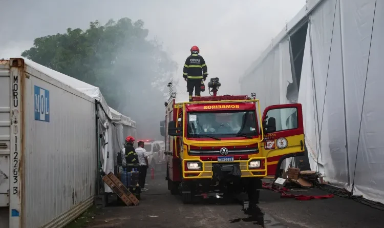 Incêndio de grandes proporções atinge pavilhão da COP30 em Belém e força evacuação