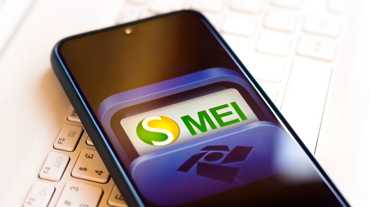 Receita Federal alerta: renda no CPF pode afetar limite do MEI e causar desenquadramento