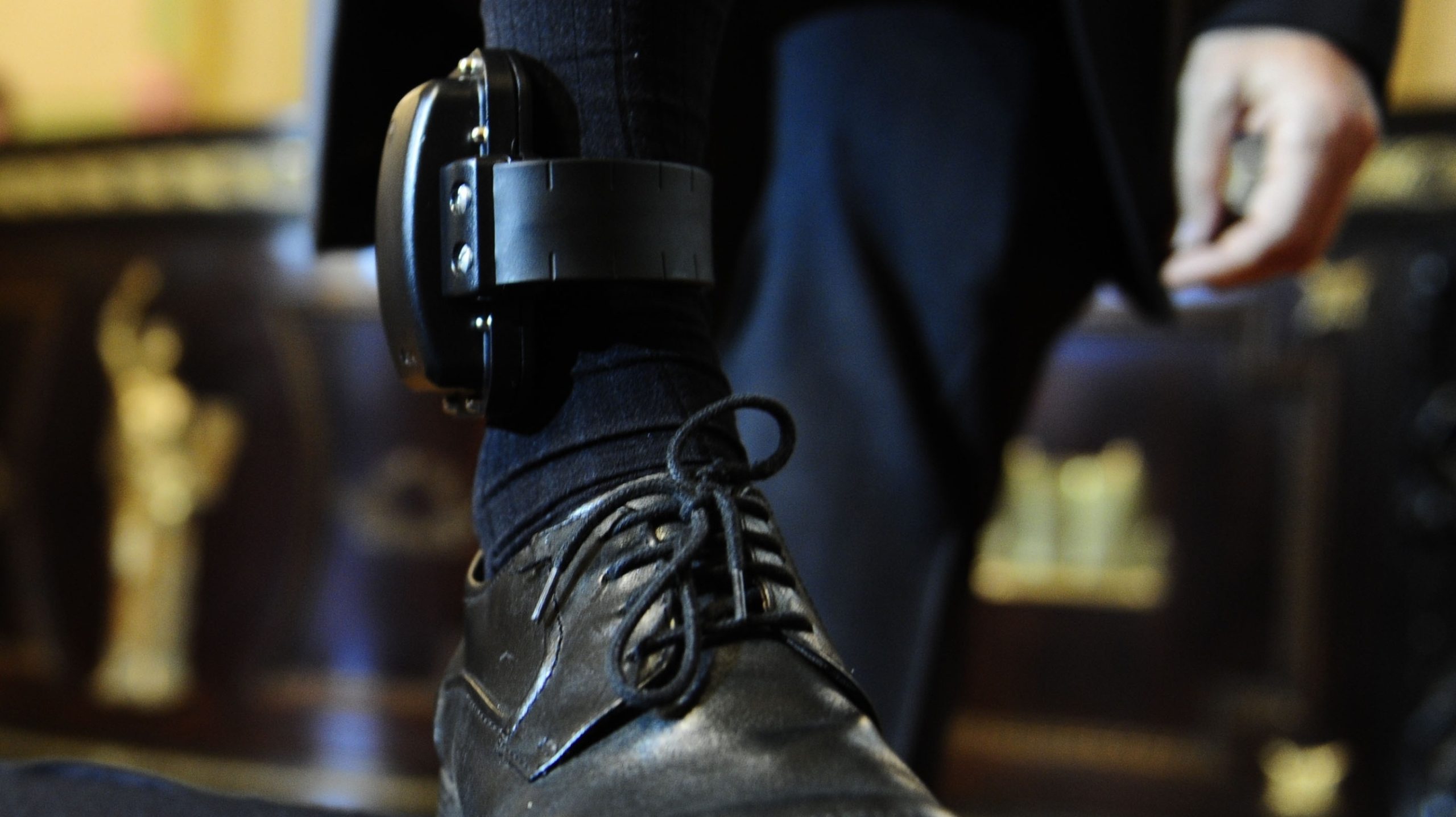 Tornozeleira danificada por calor leva STF a decretar prisão preventiva de Bolsonaro