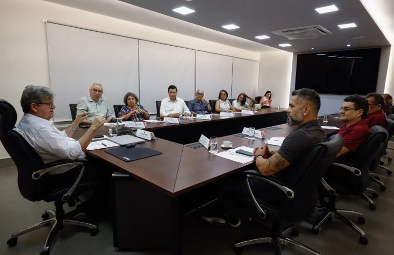 João Azevêdo Atualiza PCCR de Jornalistas e Anuncia Plano Histórico para Orquestra Sinfônica da Paraíba