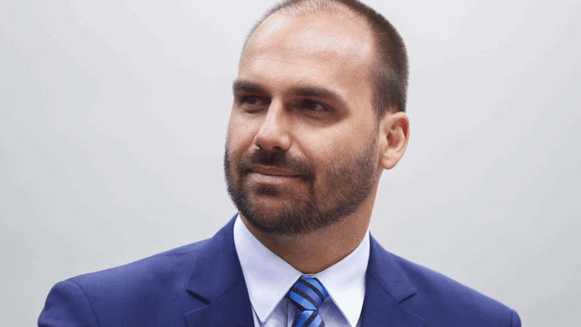 Eduardo Bolsonaro se isola no PL e fortalece Lula com alta nos EUA