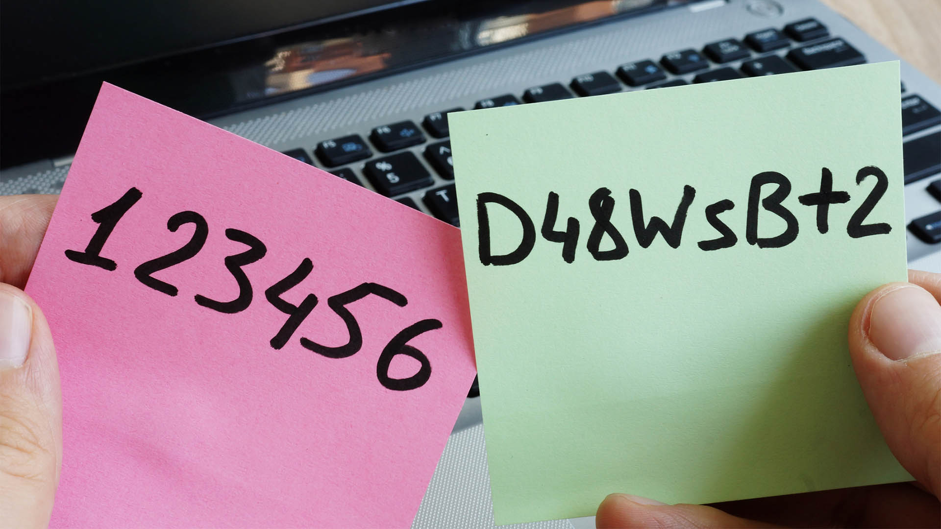 Como criar senhas fortes e proteger suas contas na era digital?